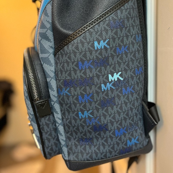 MICHAEL KORS MENS BLUE AUTHENTIC BACKPACK NUMBERED LTD EDITION GRAFFITI DESIGN - Picture 4 of 9